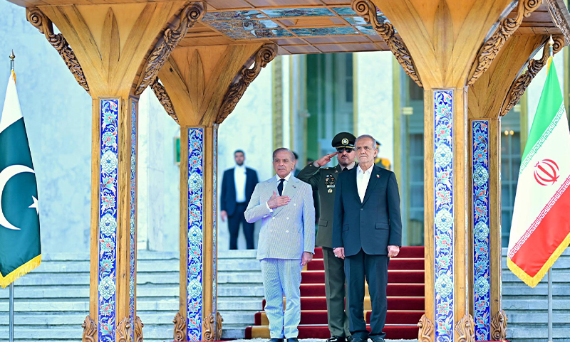 Read more about the article Prime Minister Muhammad Shehbaz Sharif receives Guard of Honor at Sa’dabad Palace. Tehran on May 26, 2025.