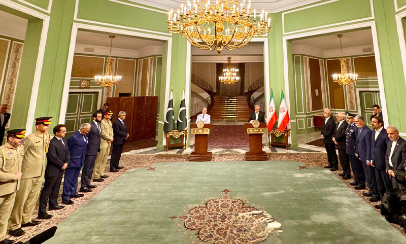 Read more about the article President of Iran Dr. Masoud Pezeshkian and Prime Minister Shehbaz Sharif giving joint press statement, after delegation level talks, at Sa’dabad Palace. Tehran on May 26, 2025.